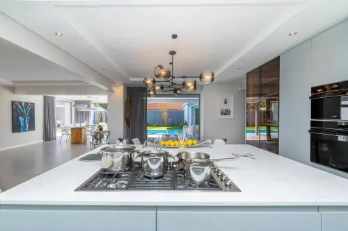 Stunning Villa de Soleil - Image 1
