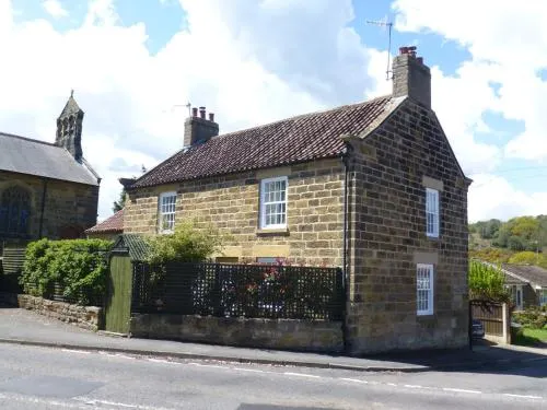 2 Church Cottages Scarborough - Image 1