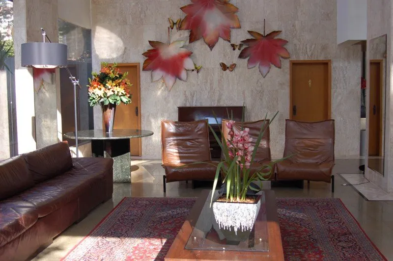 Papillon Hotel - Image 1
