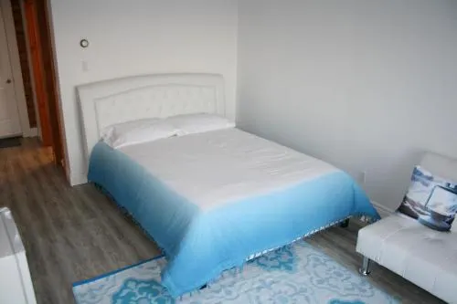 Tamarac Island Motel - Image 1
