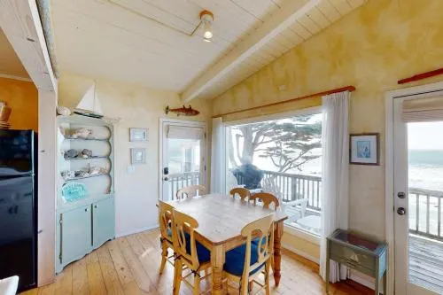 Bright, Oceanfront Home w/ Furnished Balcony and Spectacular Views - Image 1