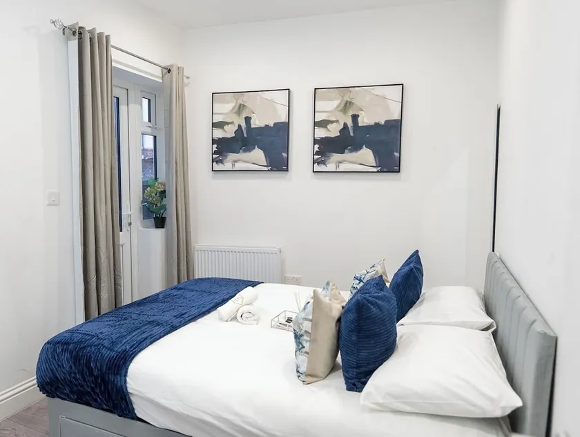 Chic City Apartment in Wallington - Image 1