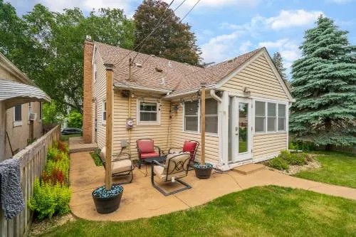 Beard Avenue Bungalow - Image 1