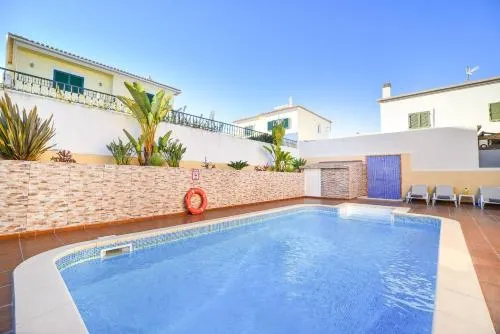 Vila Com Piscina a 5 Minutos Da Praia - Image 1