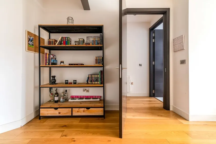 Trendy Elephant and Castle Home - Image 1