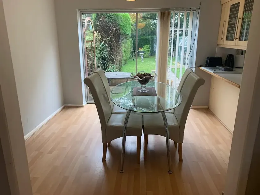 Stunning 3 bed House in Cheadle - Image 1