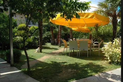 Hotel Niko Paradise - Image 1