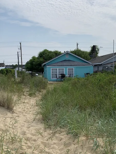 Beachfront Cottage Best Location In Ocean View 2 Bedroom Cottage by RedAwning - Image 1