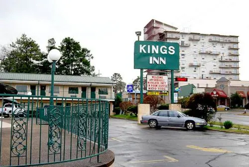Kings Inn Hot Springs - Image 1