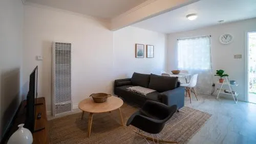Charming 2BR Casita in Front of Park - Image 1
