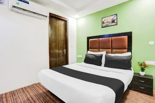 Collection O 76604 Sector 20 Rohini - Image 1
