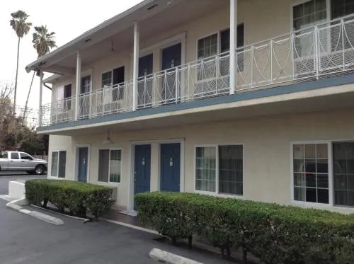 Starlite Cottage Motel - Image 1