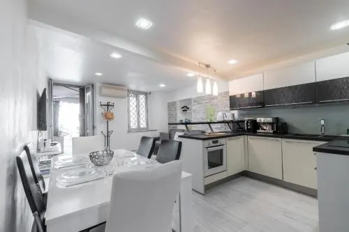 Amazing 3 Bdrs and Garden Place du Pin Parking ! - Image 1