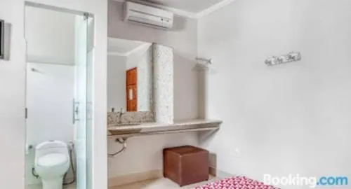 Hotel Economy by OYO Rooms - Image 1