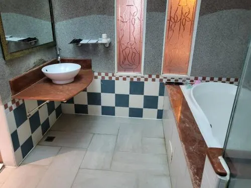 Weiyena Motel - Image 1