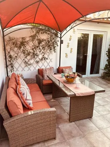 Luxury 2 Bedroom Self Catering Apartment - Image 1