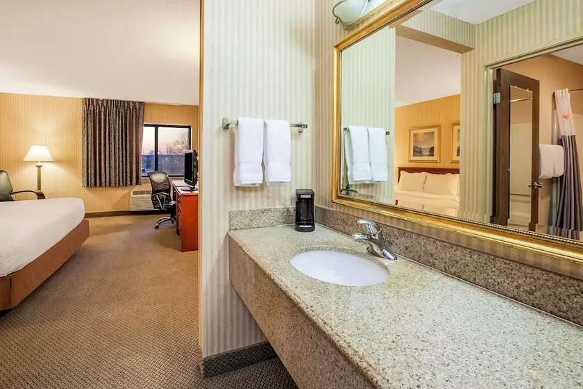 Norwood Inn and Suites Detroit - Image 1