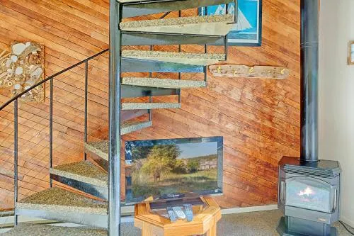 Beach Comber's Hideaway - Image 1