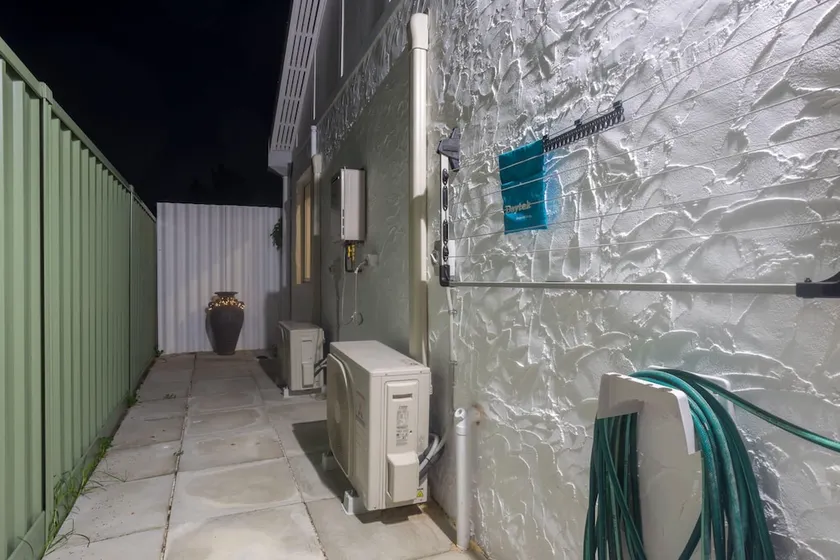 Beautiful Pet Friendly 1BR Cottage With Patio - Image 1