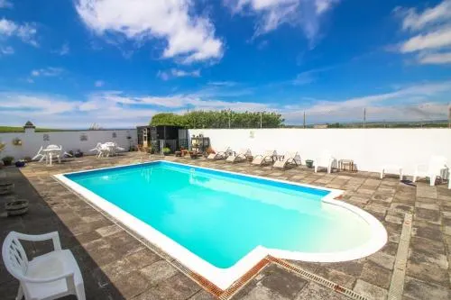 Driftwood - Sleeps 4 Guests in 2 Bedrooms - Image 1