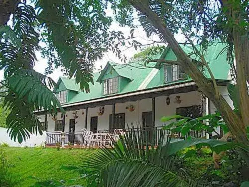 La Familia Guest House - Image 1