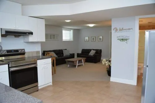 Beautiful 2 bedroom place in Surrey/Langley - Image 1