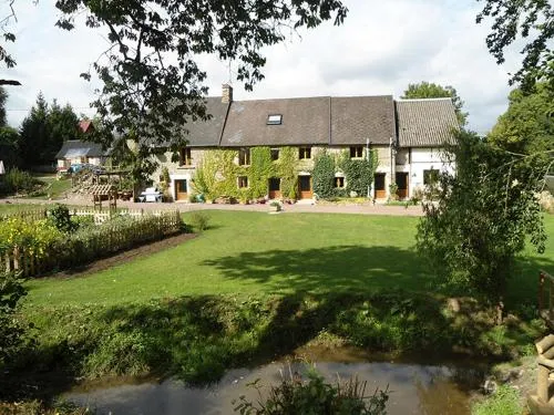 La Ferme Studio Apartments - Image 1