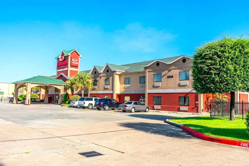 Econo Lodge Inn & Suites East Houston I-10 - Image 1