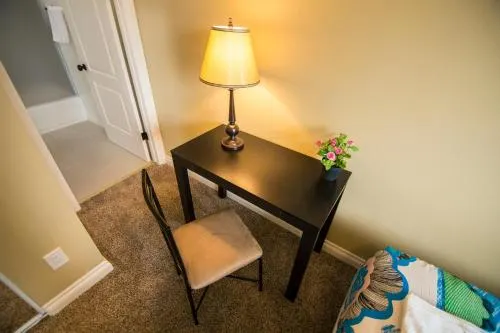 Los Angeles Vacation Rooms - Image 1