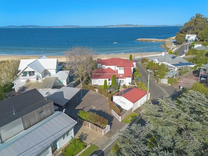 Beach Haven Gorgeous 2 Bedroom House - Image 1