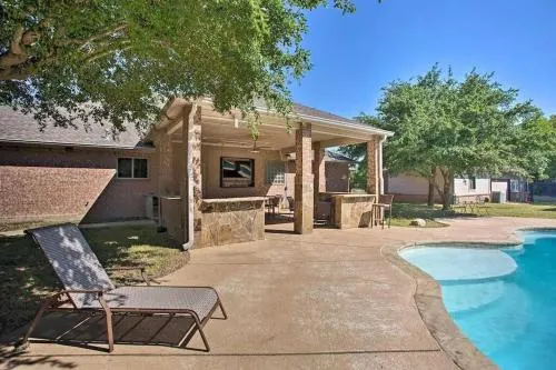 Pet-Friendly House With Pool About 3 Mi To Downtown - Image 1
