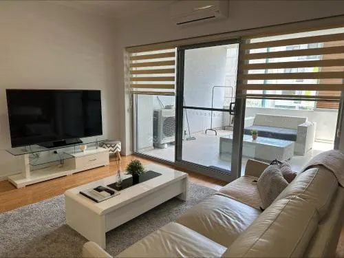 2 On Trend Condo near Crown 1BR Pool+Gym - Image 1