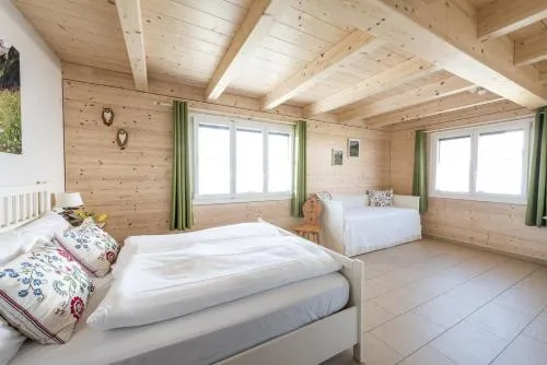Bed & Breakfast Swiss Seasons - Image 1