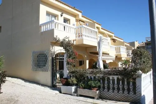 El Campello townhouse close to the sea and amenities, Casa Flores - Image 1