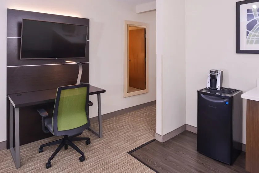 Holiday Inn Express Hotel & Suites Southfield - Detroit - Image 1