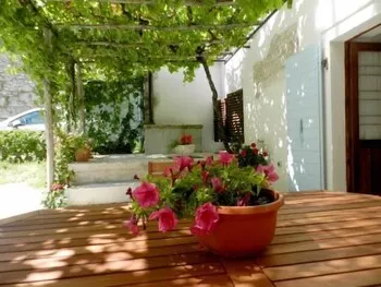 House Elena - Image 1