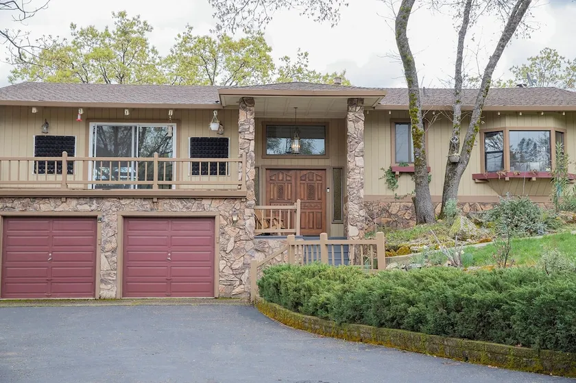 Sonora Splendor Stately 3 BDR on Secluded Lot - Image 1