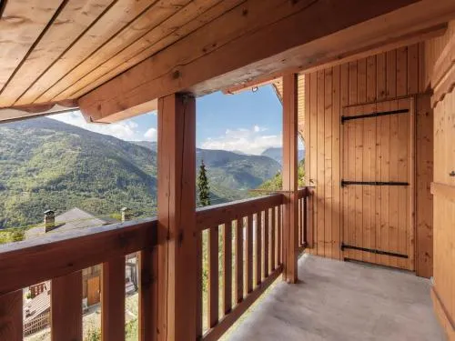 Modern Holiday Home with Balcony - Image 1