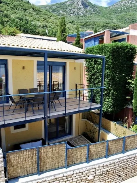 Cosy and Comfortable Beach House in Green Setting, North East Coast Corfu - Image 1
