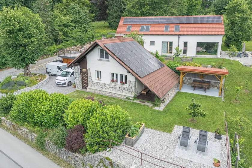 Lake View Holiday Home - Image 1