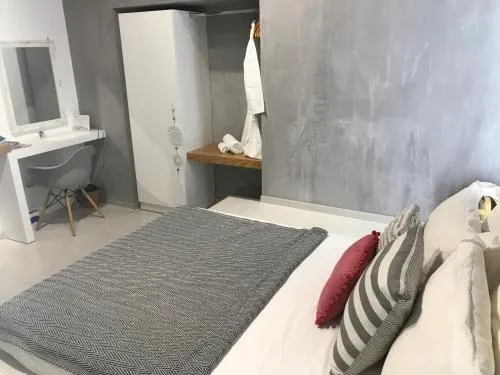 Blue Eye Apartment - Image 1