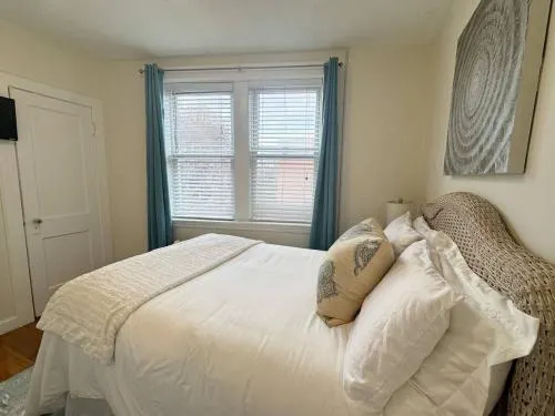 Longwood Medical one bed - Image 1