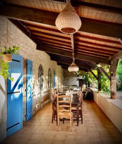 Gorgeous 5 Bed French Farmhouse - Image 1