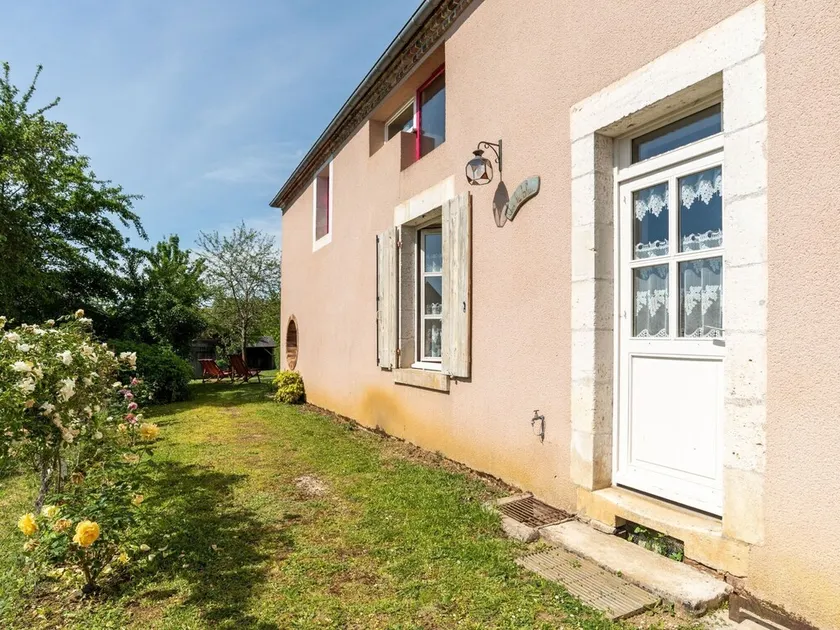 Quaint Holiday Home in Morogues With Garden - Image 1