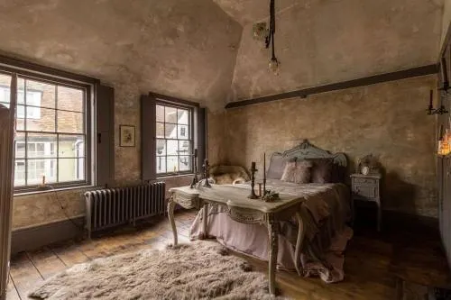 Seasoned Grandeur Home - Image 1