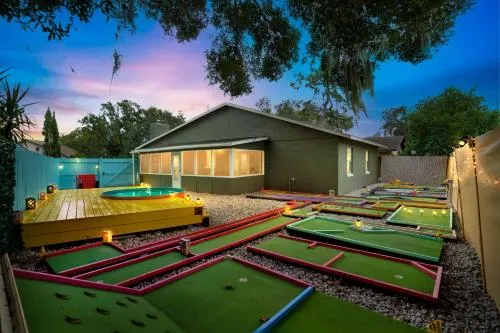 Groovy Funhouse Getaway 4 bdrm near Legoland - Image 1