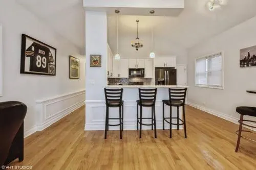 2-Bed 2-Bath Apt - Close to UC w/ Free Parking - Image 1