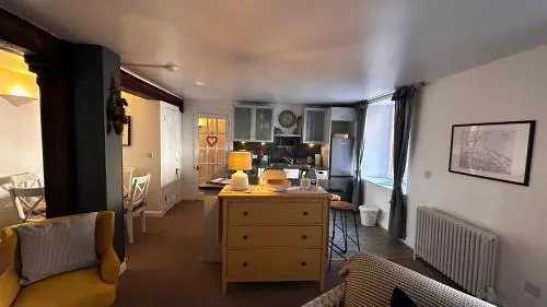 The Cooperage Apartment No 6, The Shore - Image 1