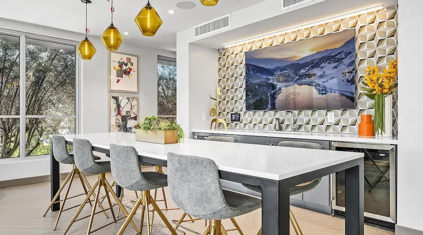 Global Luxury Suites Irvine - Image 1