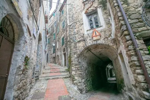Bella Vista - Image 1